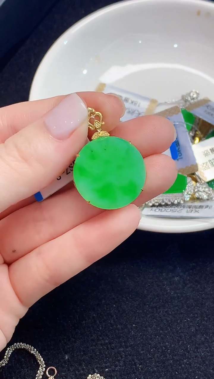 吊坠(不含链)18K金镶嵌翡翠L0126多样性发其一