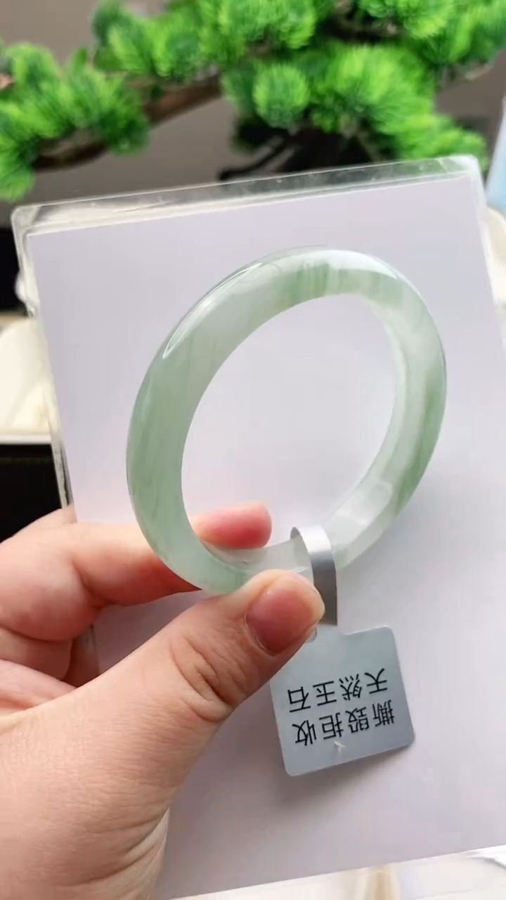 【闪购商品】石英质玉手镯未镶嵌56