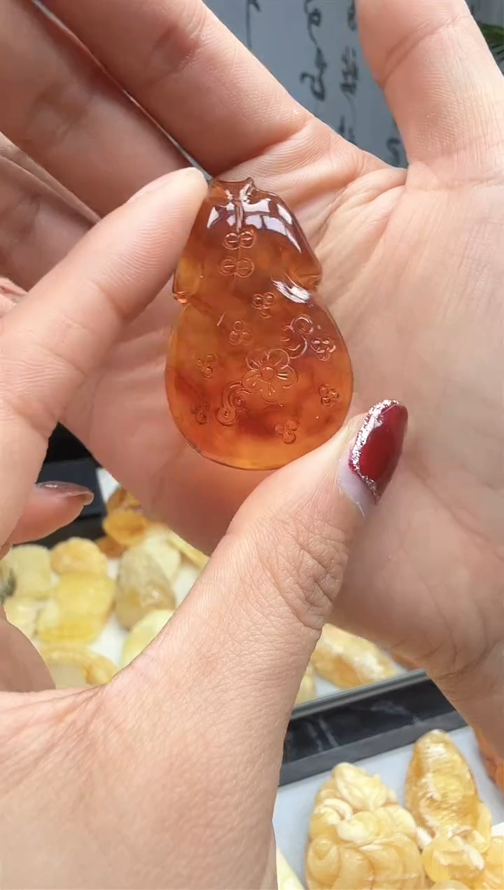 【闪购商品】琥珀裸石未镶嵌挂坠