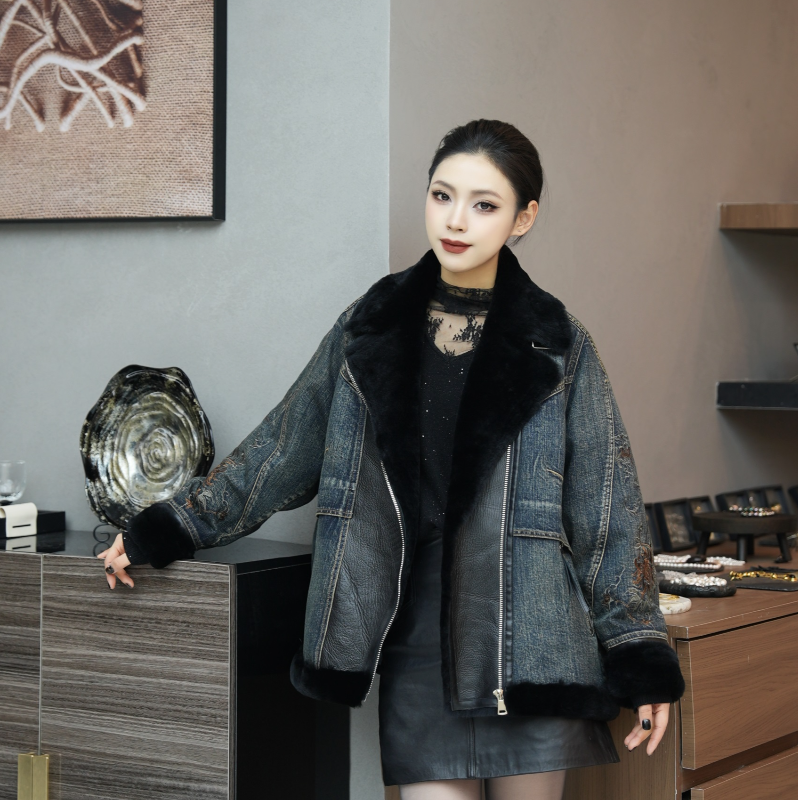 POPULARYW【宴秋】时尚设计感拉链刺绣牛仔拼接皮毛一体羽绒服