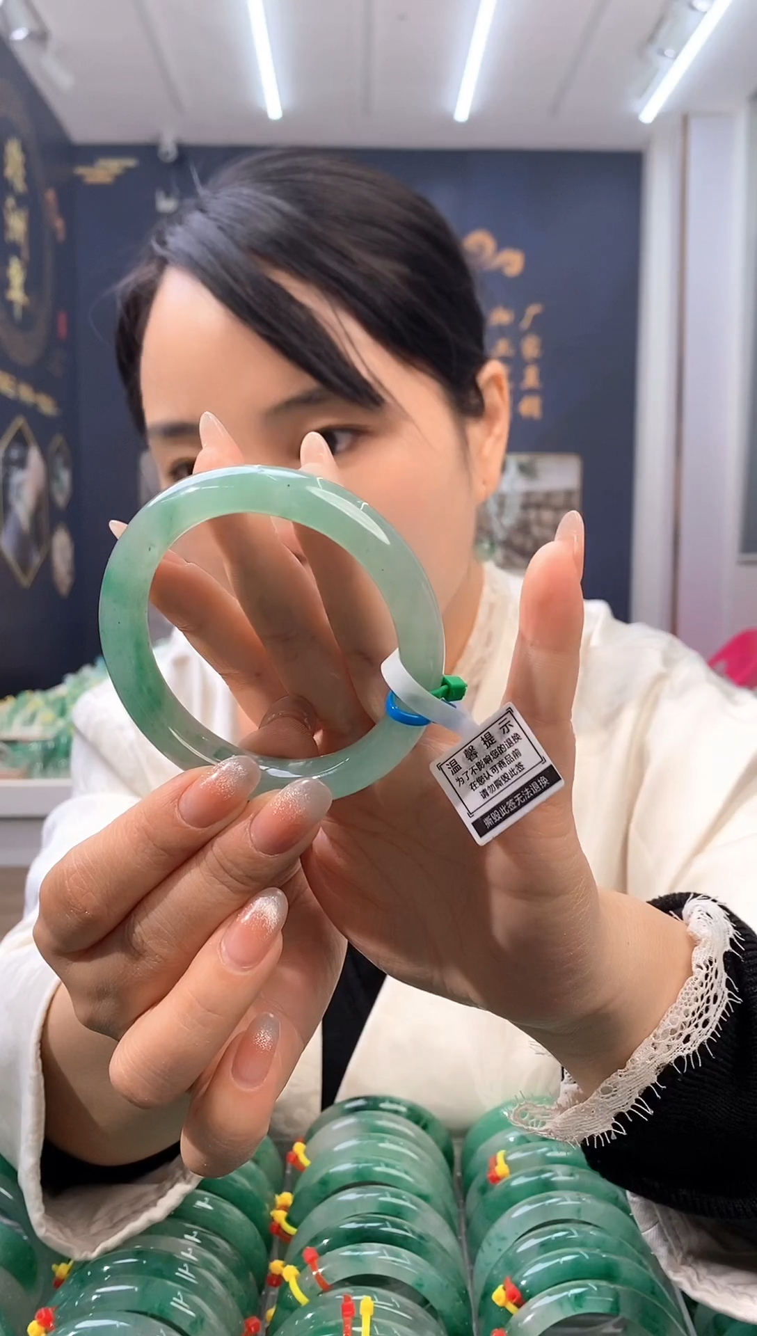 【闪购商品】石英质玉手镯未镶嵌63