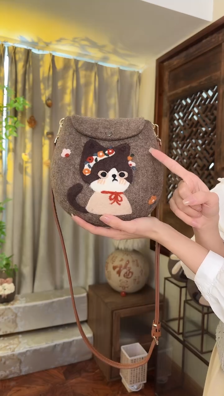 羊毛非遗纯手工包  蛋蛋包花环猫咪