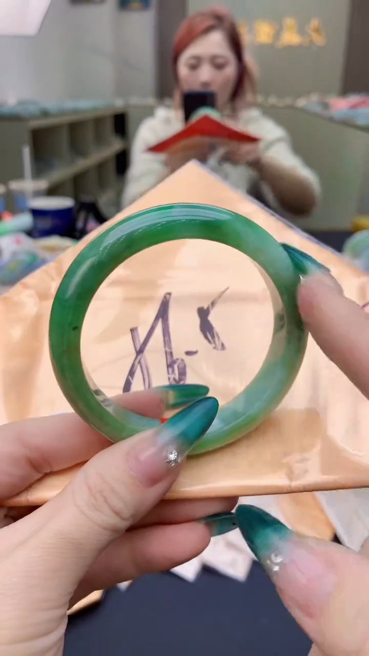 【闪购商品】翡翠手镯未镶嵌0884123200