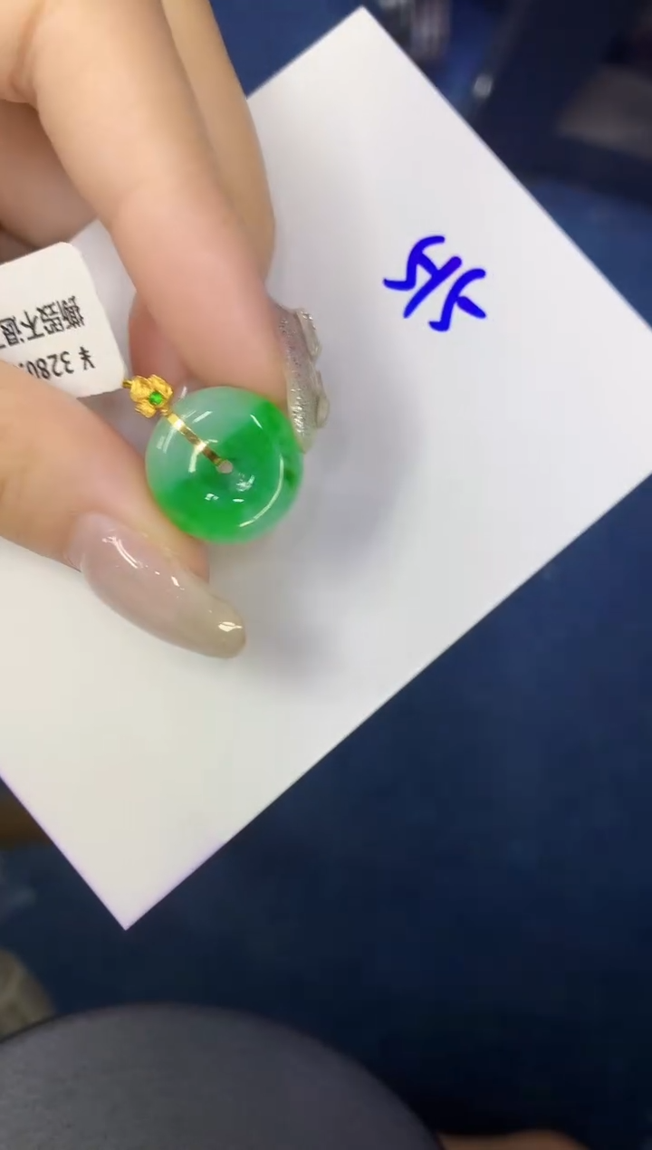 翡翠18K金镶嵌颈饰缅甸天然翡翠A货