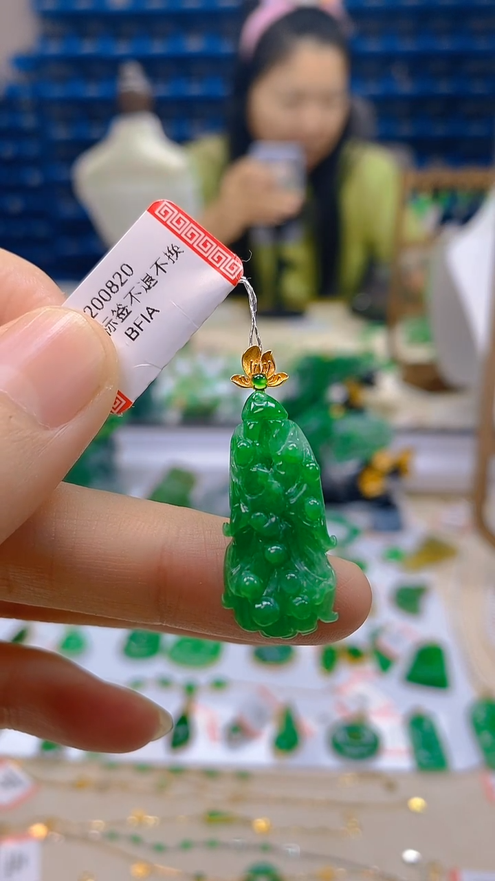 颈饰18K金镶嵌翡翠新号开播 全场乱卖