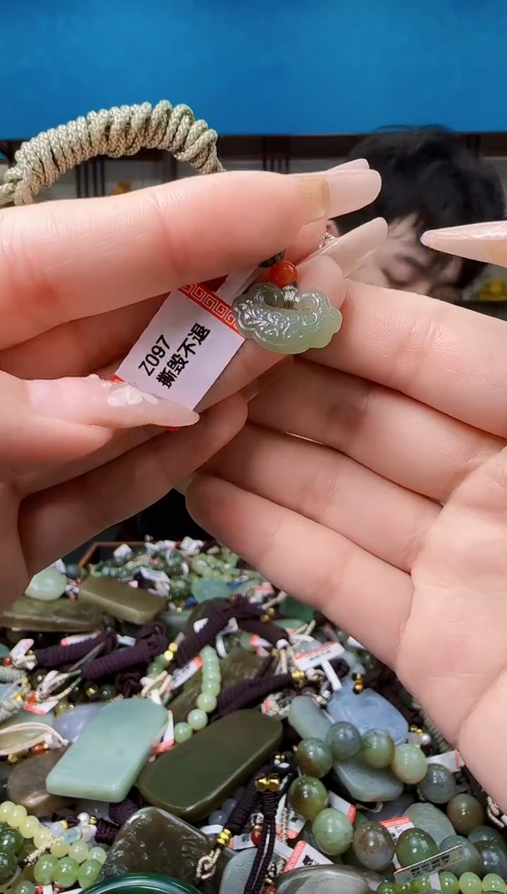 颈饰未镶嵌和田玉多样性发一