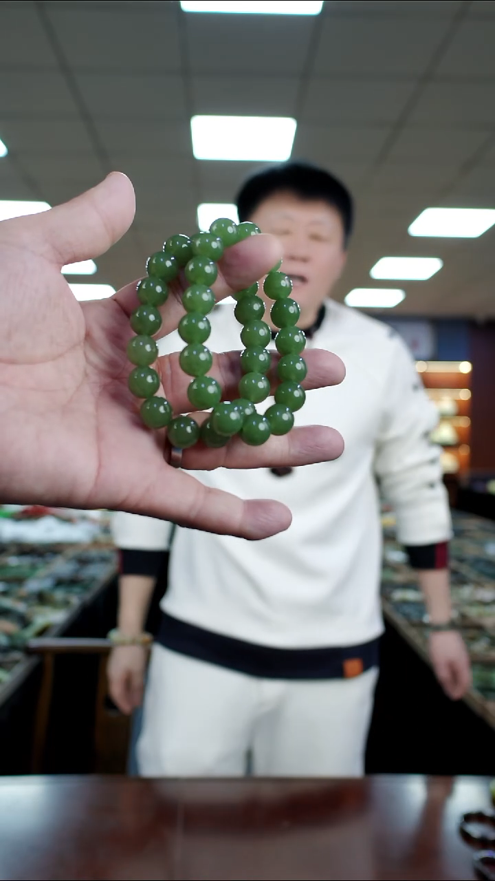 未镶嵌手链透闪石质玉多样是发货随机发一