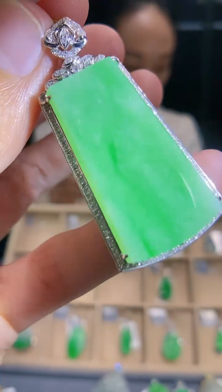 【闪购商品】翡翠吊坠(不含链)18K金镶嵌无事牌