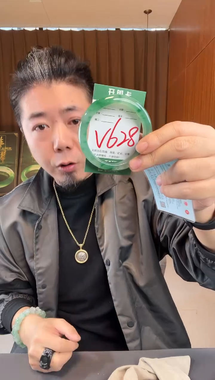 【闪购商品】石英质玉手镯未镶嵌非洲翠