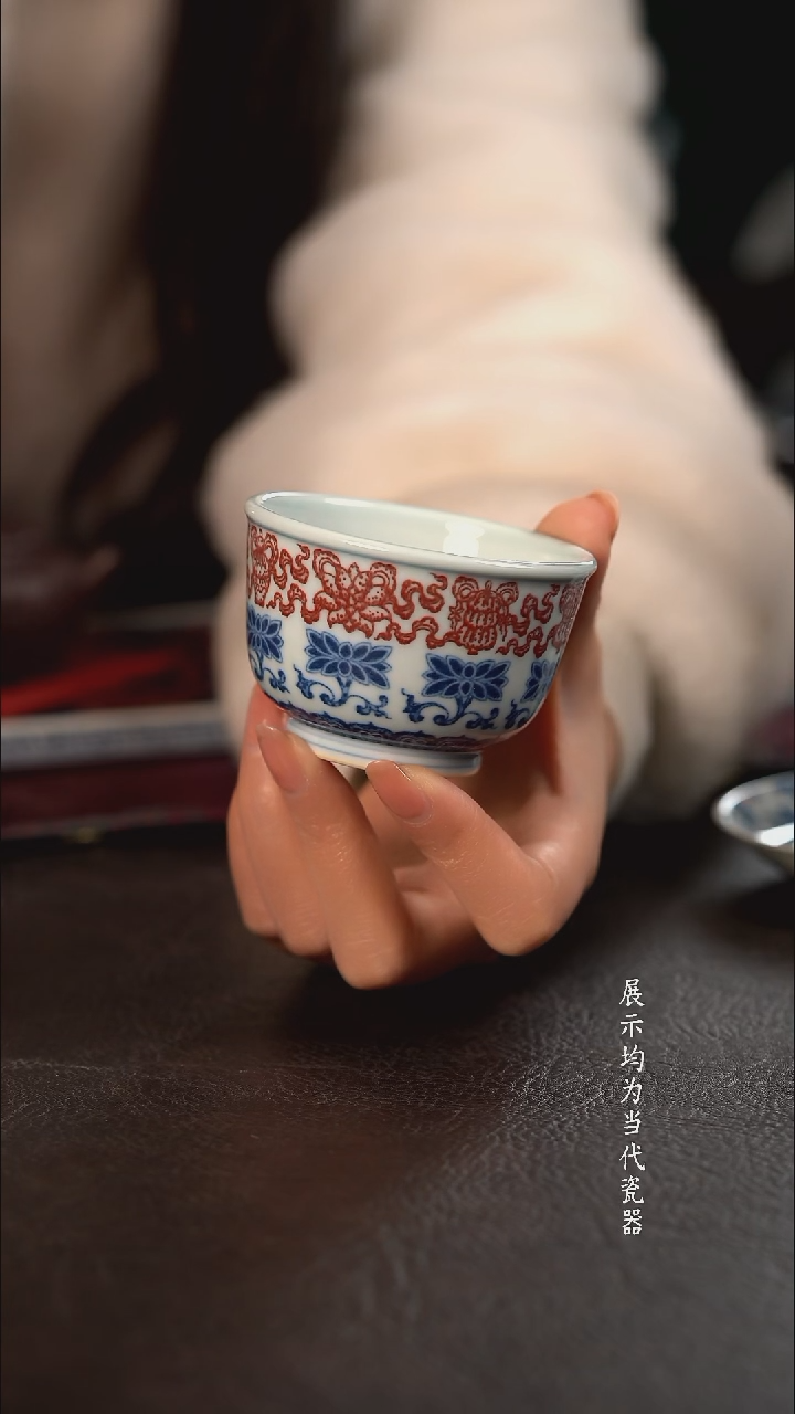 贵红窑青花釉里红莲托八宝直口杯