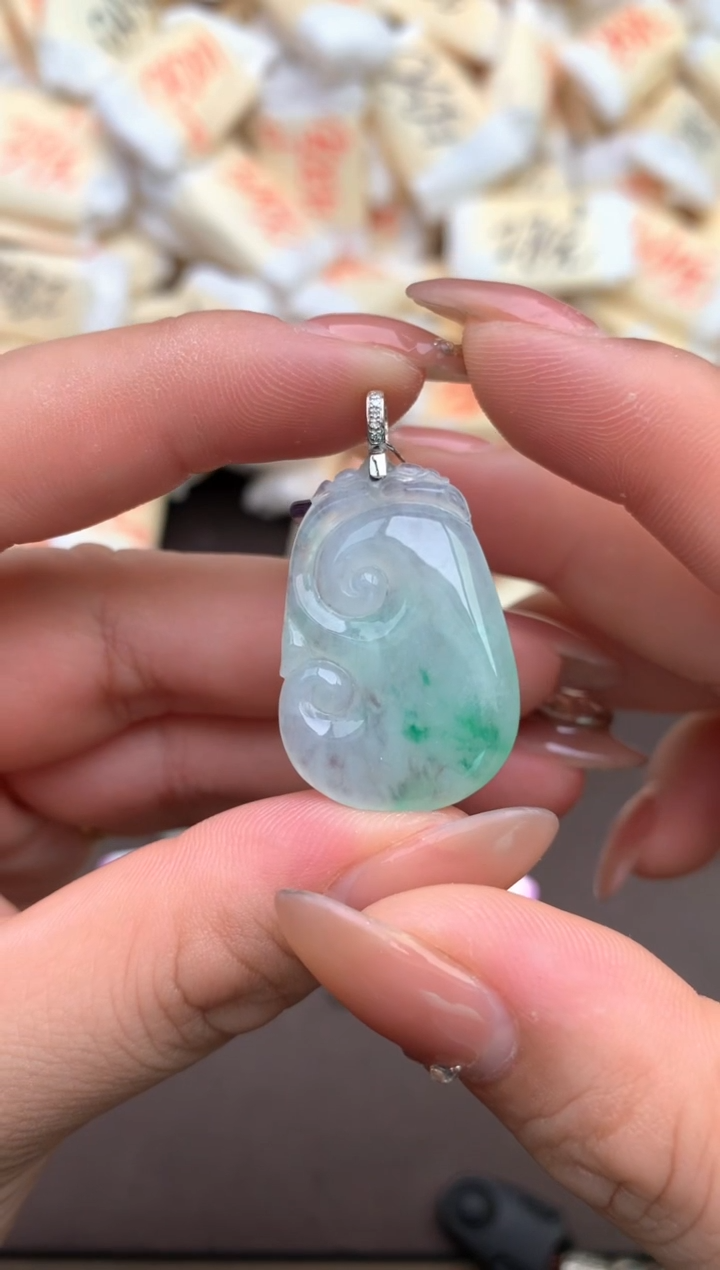 【闪购商品】翡翠18K金镶嵌颈饰—