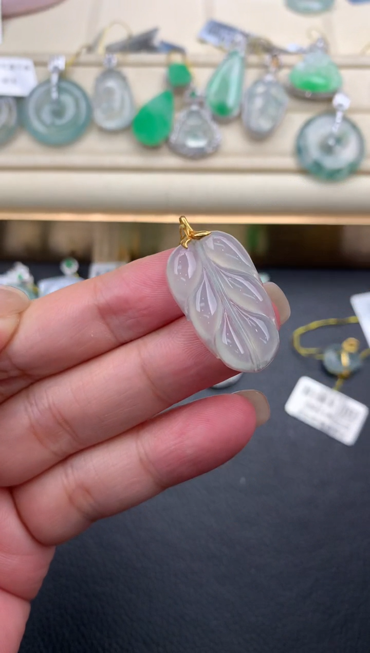 翡翠18K金镶嵌颈饰Q578