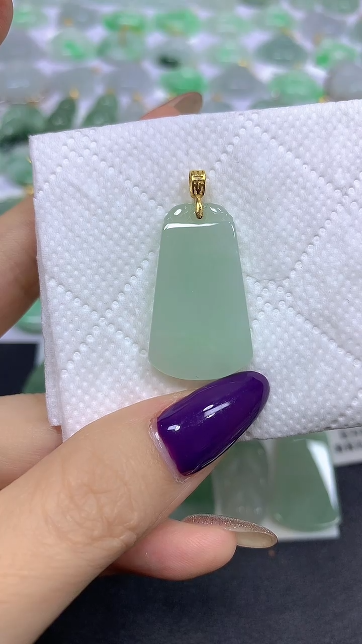 颈饰未镶嵌翡翠 
