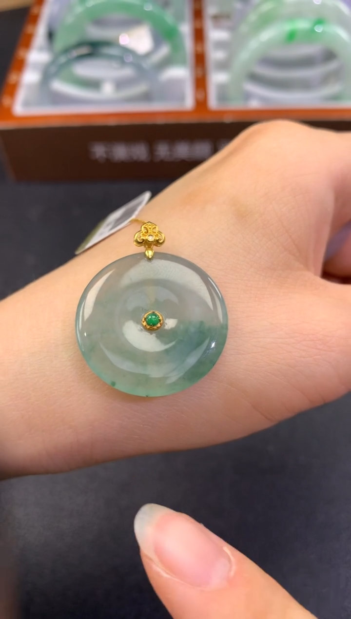 【闪购商品】翡翠颈饰18K金镶嵌              