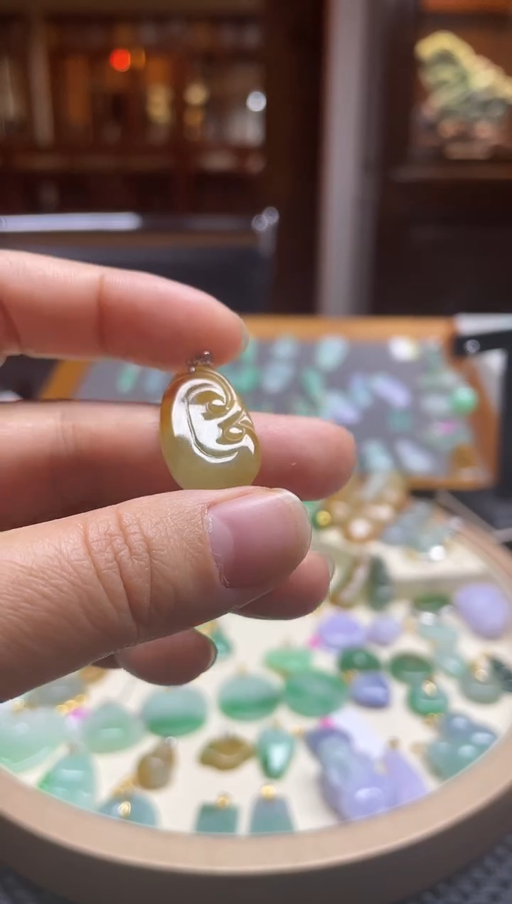 【闪购商品】翡翠颈饰18K金镶嵌如意