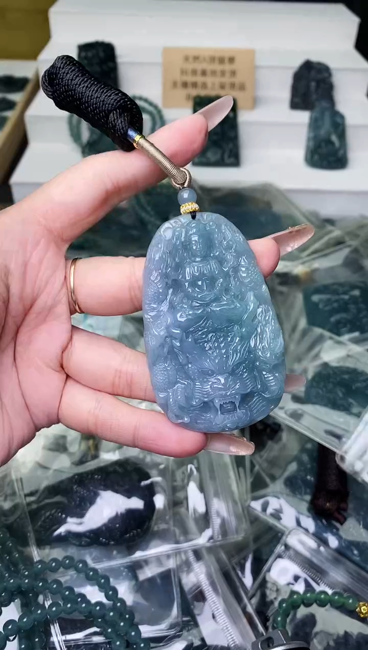 颈饰未镶嵌翡翠 