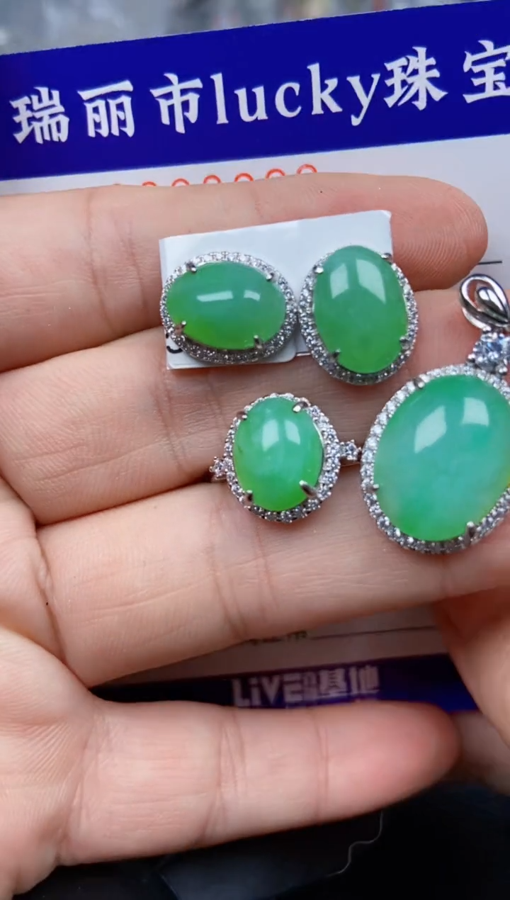 【闪购商品】翡翠颈饰银S925镶嵌8222