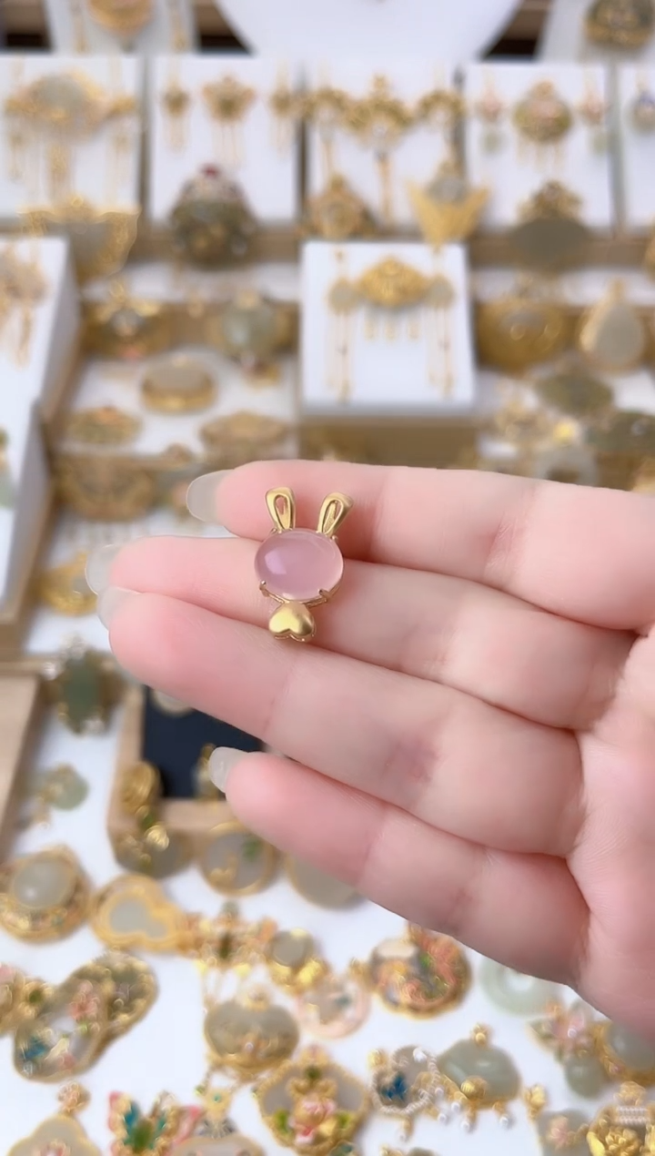 合金颈饰玛瑙/玉髓小兔子吊坠