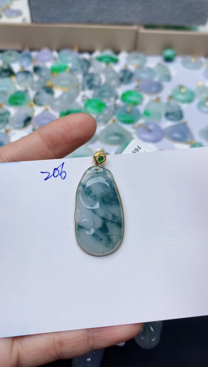 【闪购商品】翡翠颈饰18K金镶嵌天然翡翠A货    