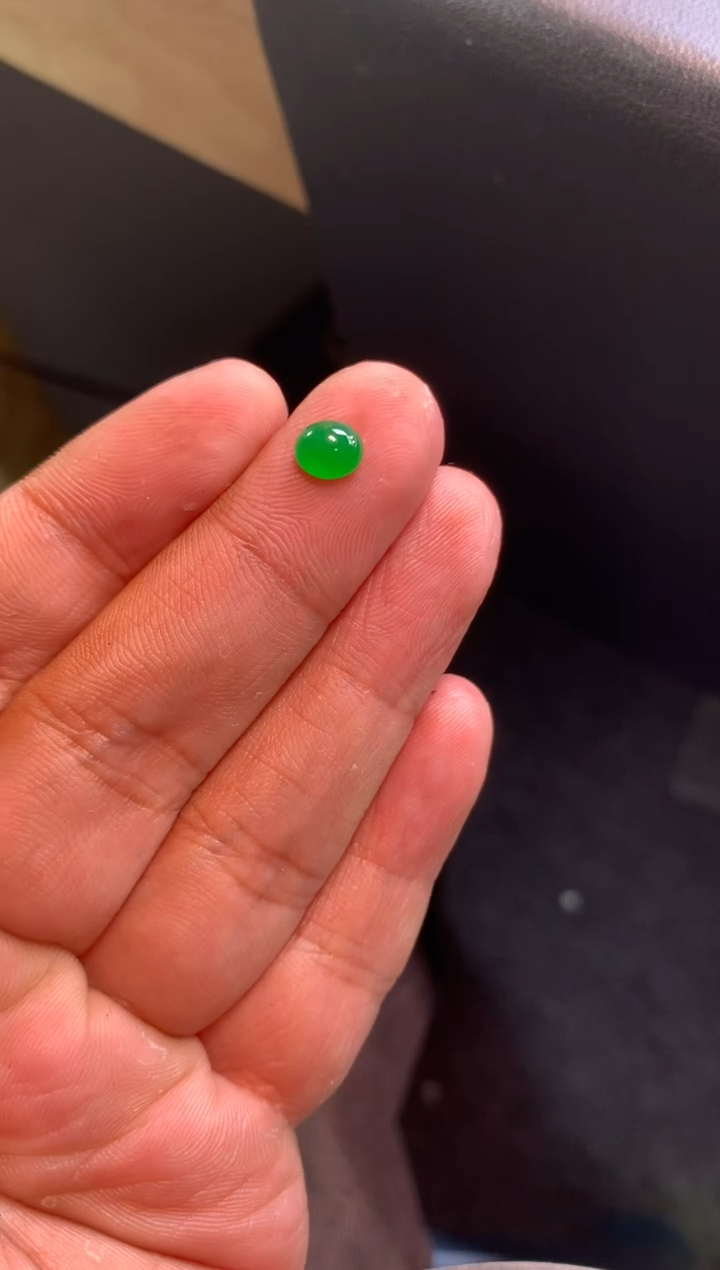【闪购商品】翡翠颈饰未镶嵌蛋面