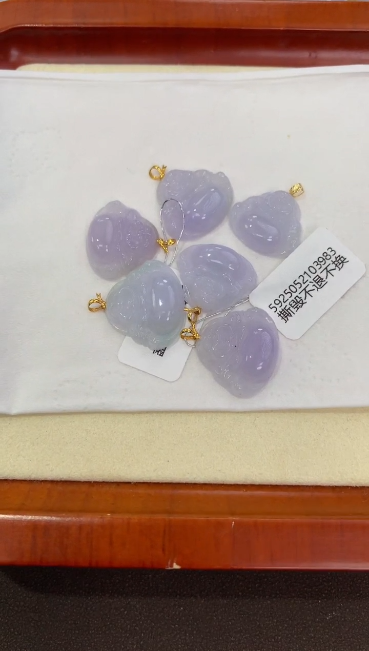 翡翠18K金镶嵌颈饰淡紫色小佛公缅甸a货翡翠(多样性发其一