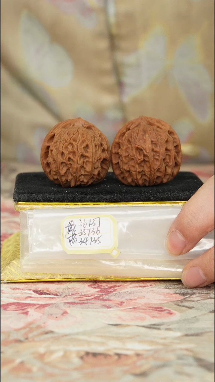 【闪购商品】文玩核桃把件平谷鸡心
