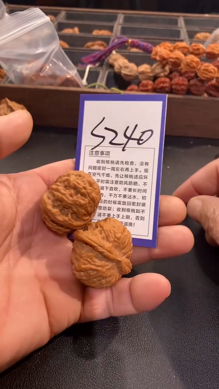 吊坠文玩核桃哎**呀血麒麟