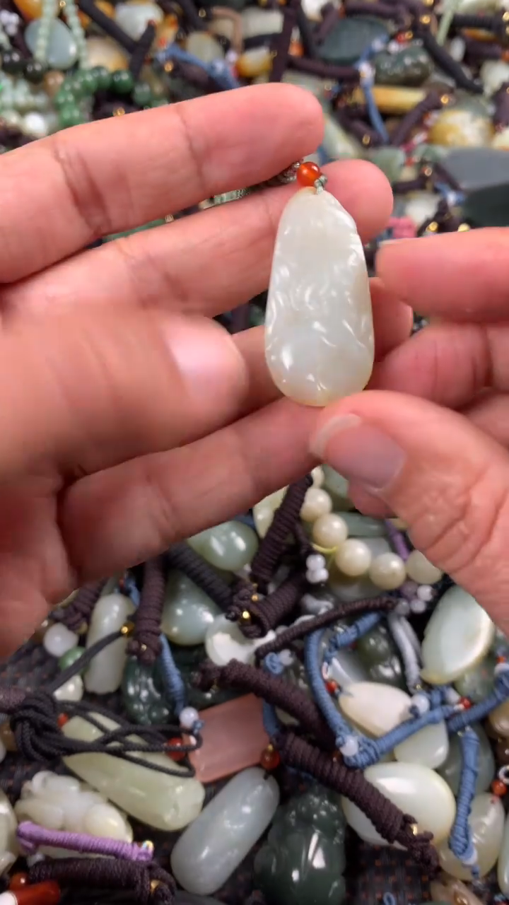 【闪购商品】和田玉颈饰未镶嵌多样性发货没有证书拍一发一有瑕