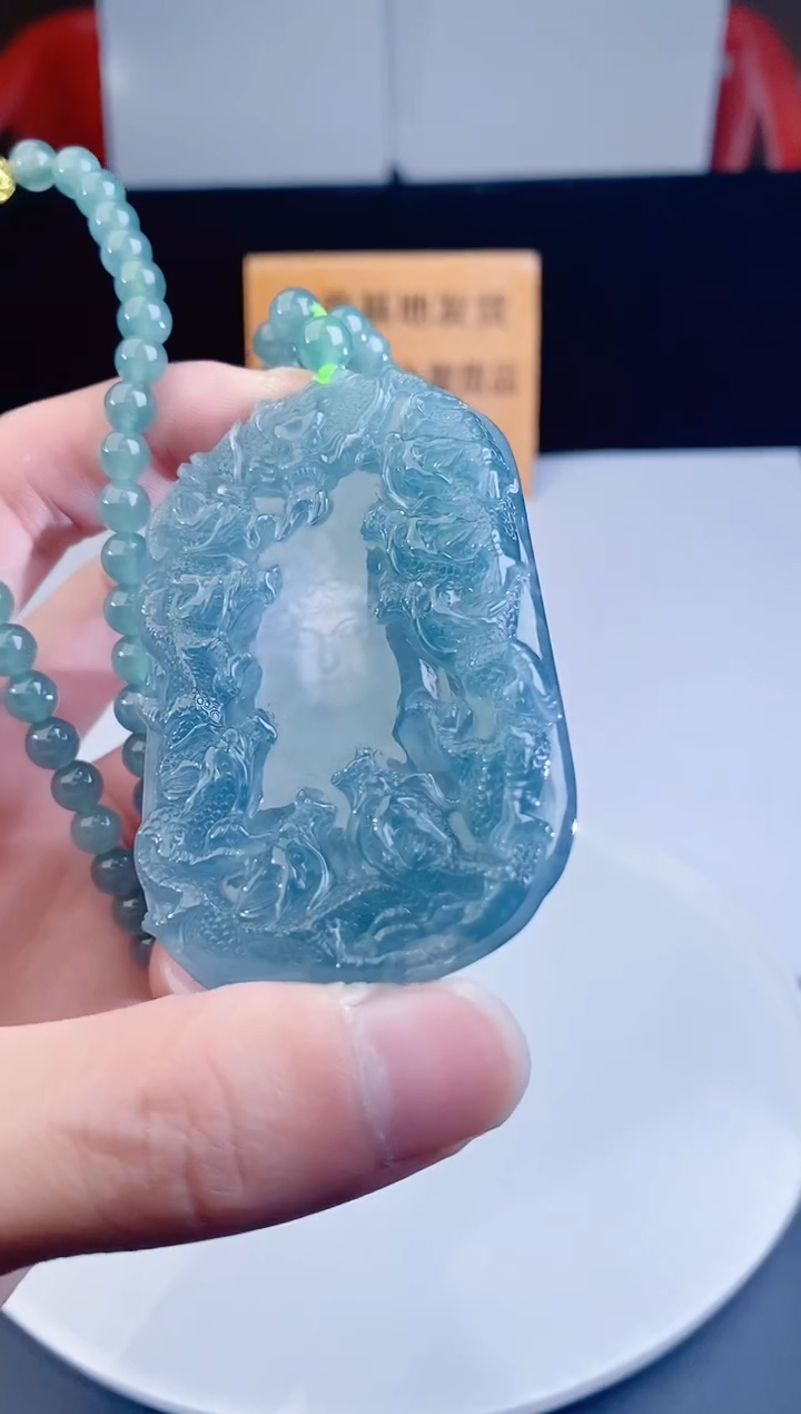 颈饰未镶嵌翡翠    