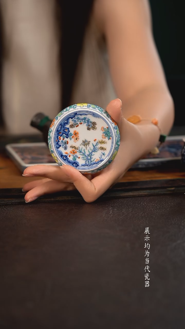 云霞珍藏五彩秋鸣三足圆饼盖置