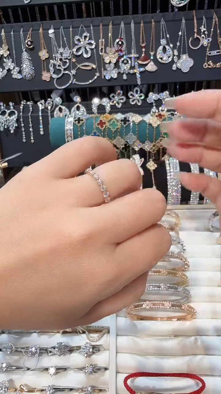 18K金镶嵌实验室培育钻石戒指