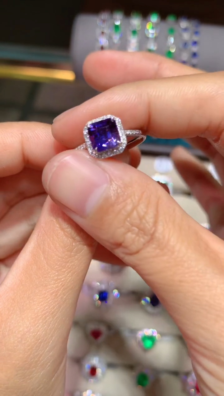 【闪购商品】彩色蓝宝石戒指18K金镶嵌2.05CT