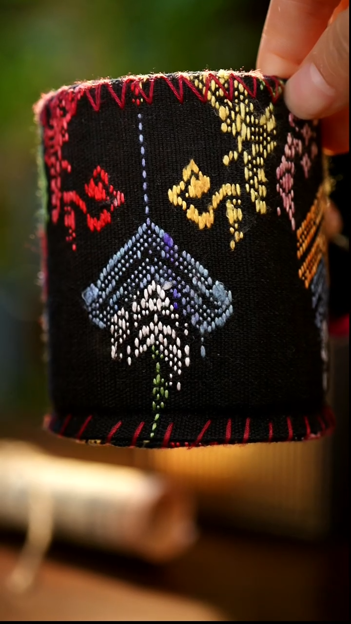 刺绣私人定制苗族手工笔筒Z128