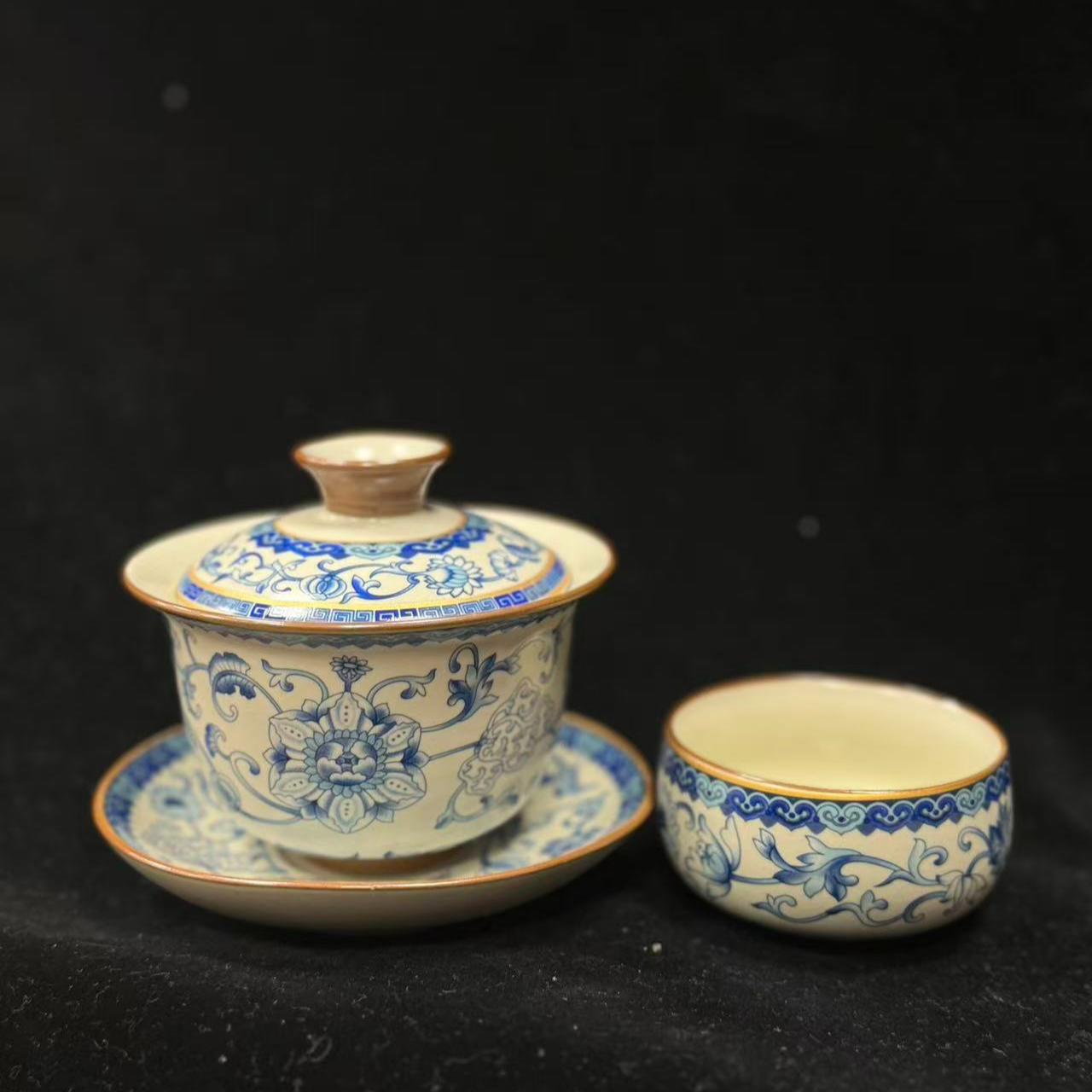 青花缠枝莲三才盖碗ZH1662