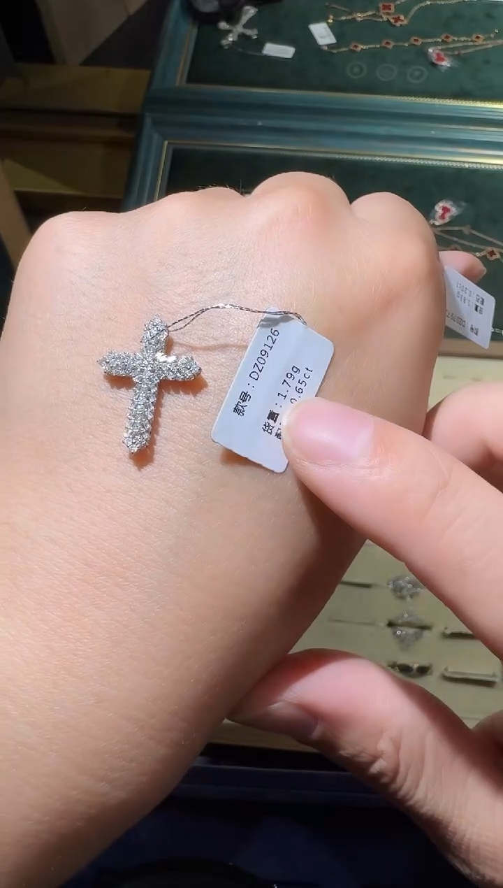 【闪购商品】钻石吊坠18K金镶嵌麦穗十字架吊坠TG