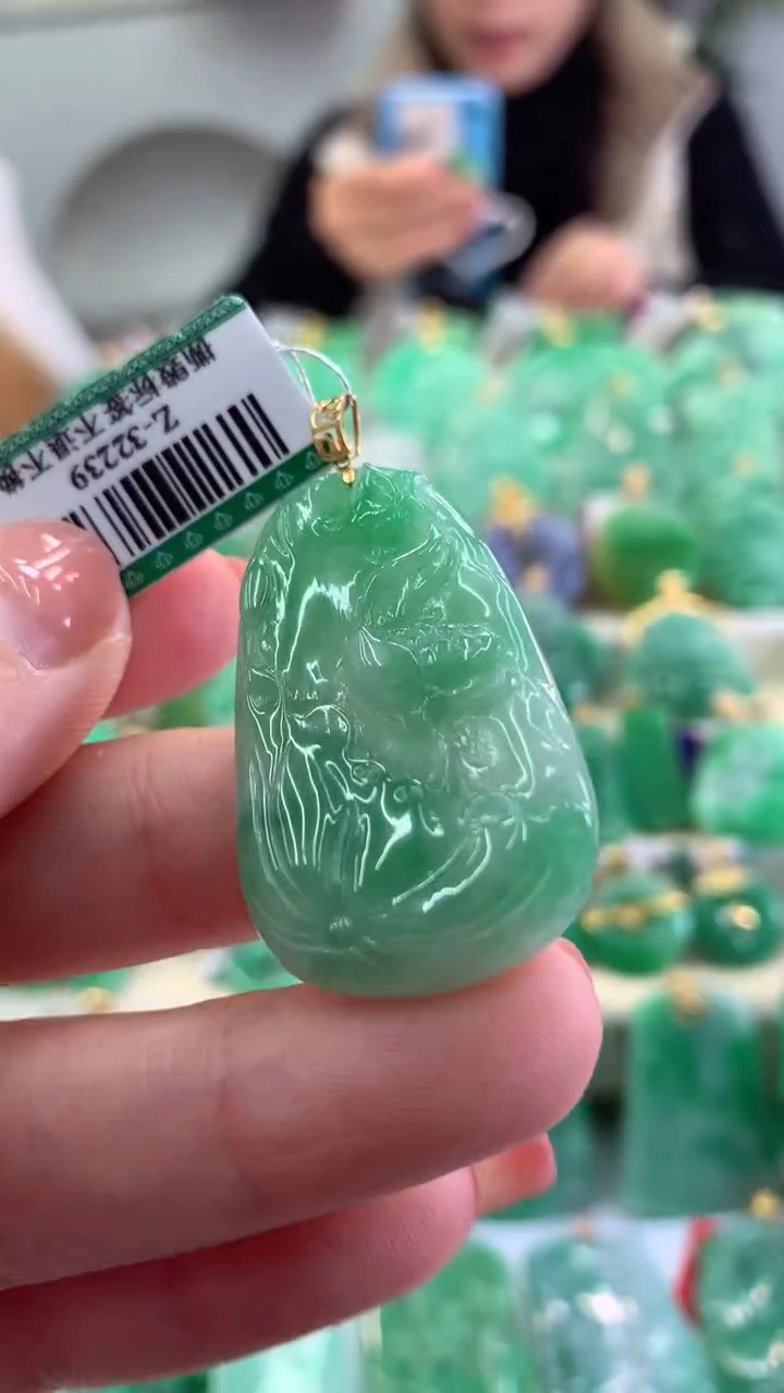 【闪购商品】翡翠吊坠(不含链)18K金镶嵌挂件