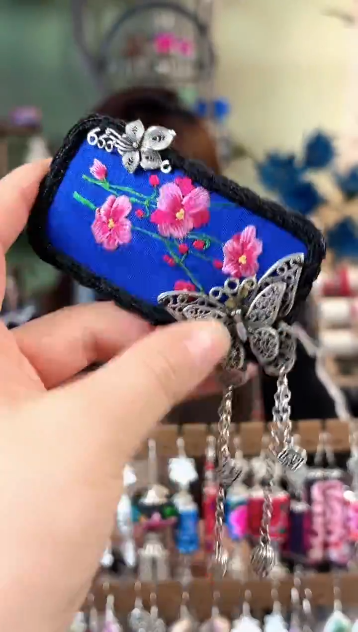 彩云南阁非遗老绣苗银饰品207