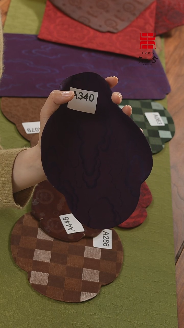 【闪购商品】织绣壶承··········