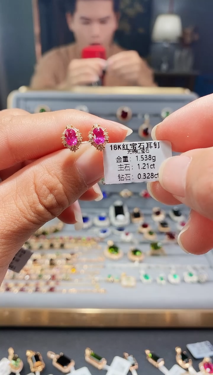 【闪购商品】红宝石耳饰18K金镶嵌1.21.