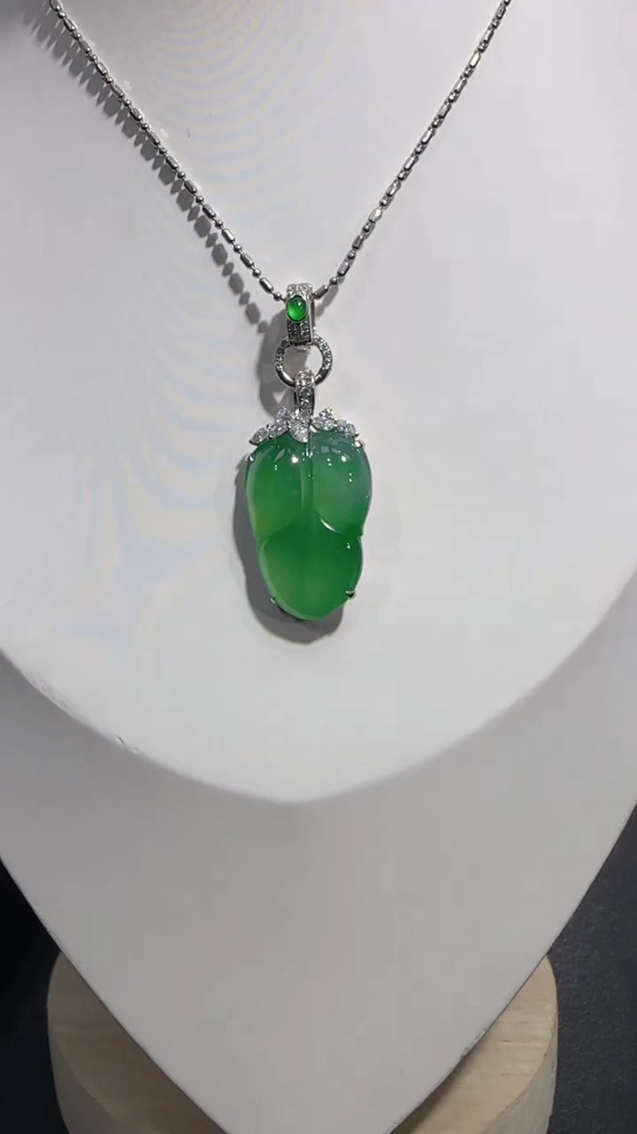 【闪购商品】翡翠吊坠(不含链)18K金镶嵌吊坠