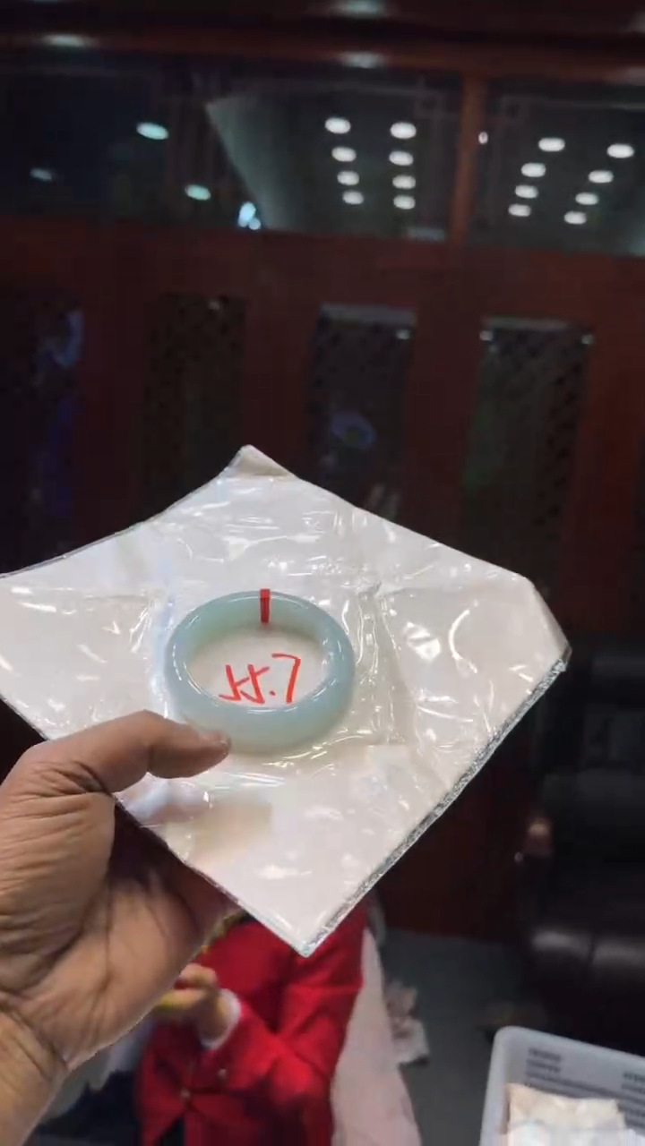 【闪购商品】翡翠手镯未镶嵌手镯