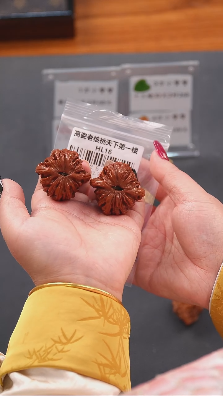 【闪购商品】文玩核桃吊坠42.5高瓷老核第一楼