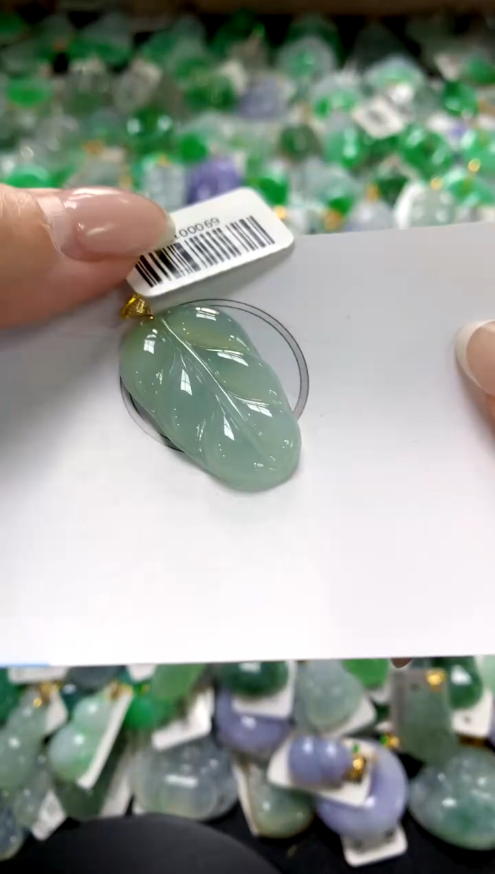 翡翠18K金镶嵌颈饰1111111111111111