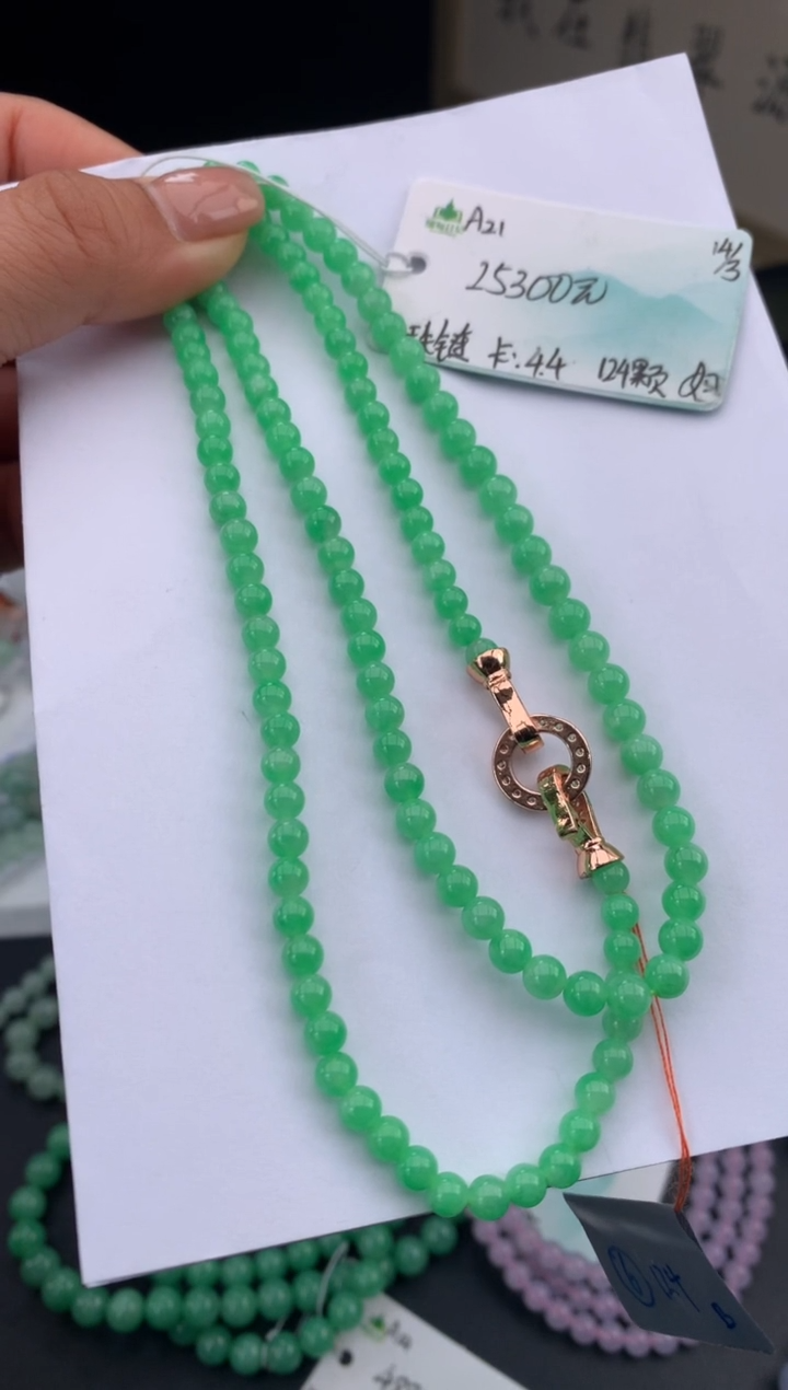 【闪购商品】翡翠未镶嵌项链女神节#送礼#，下单联系客服核对地址~