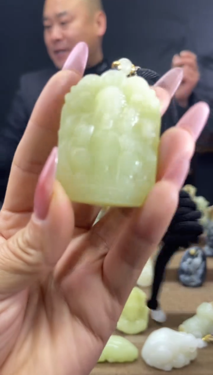 颈饰未镶嵌和田玉1