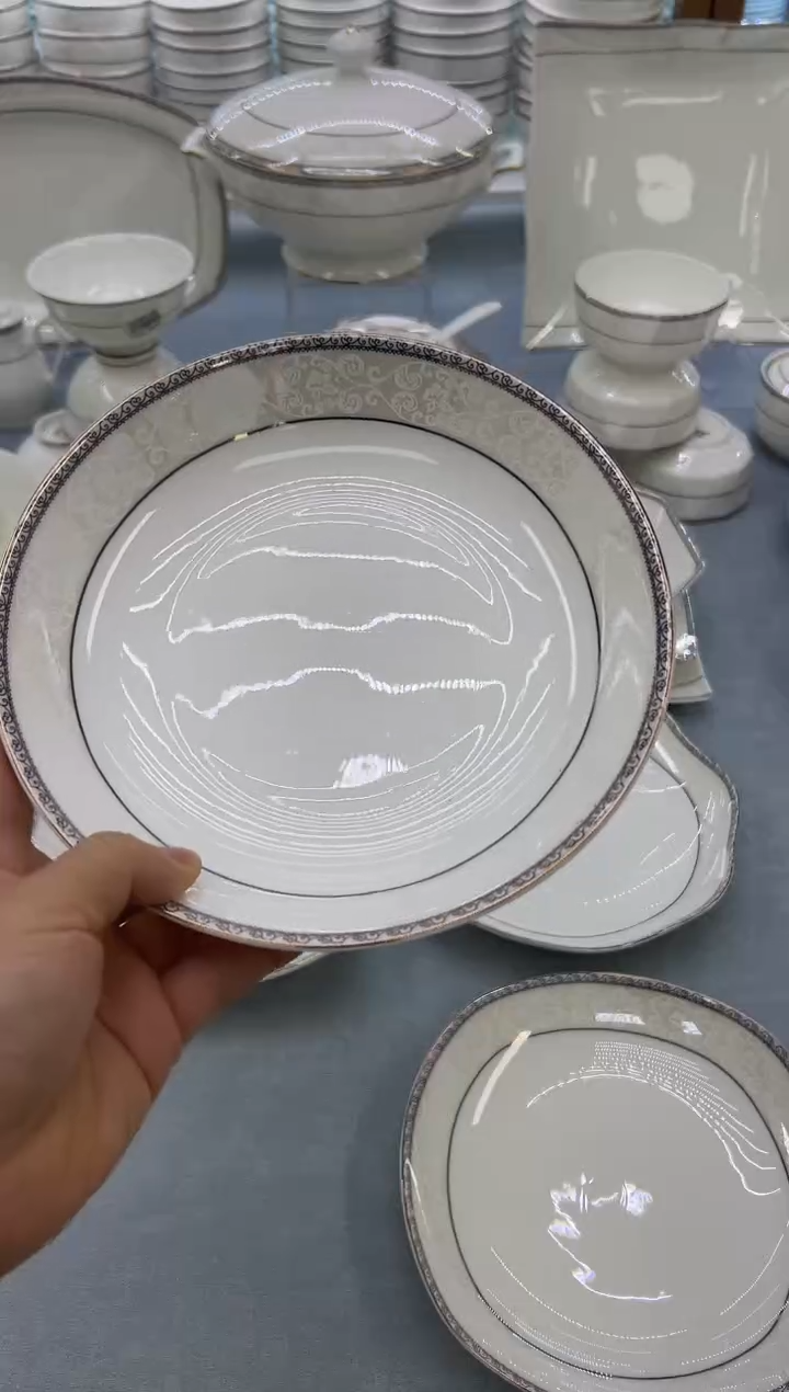 骨瓷玲珑8饭2个   