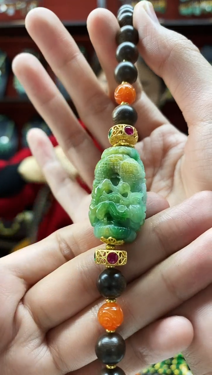 颈饰未镶嵌翡翠手串