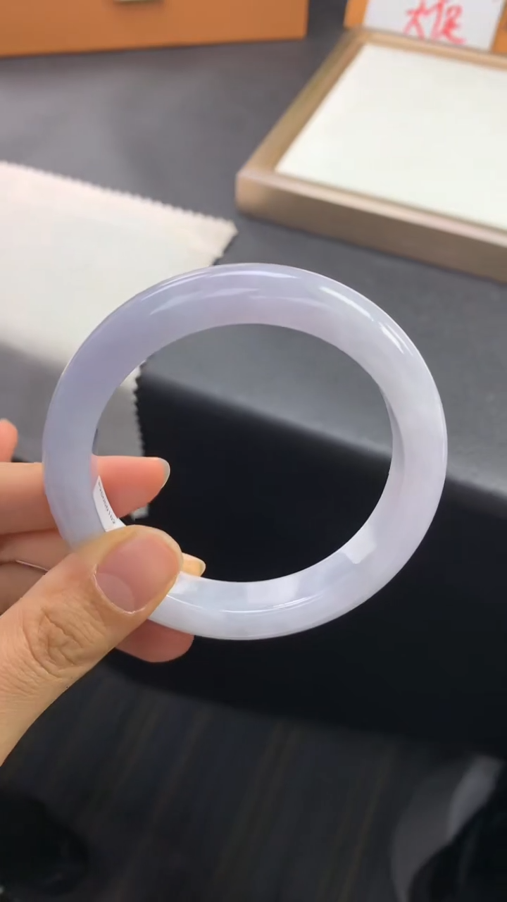 未镶嵌手镯翡翠退货需手镯吊牌标签完好