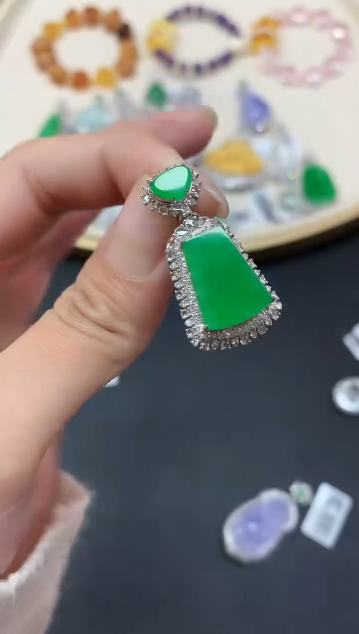 【闪购商品】翡翠吊坠(不含链)18K金镶嵌A237|26800