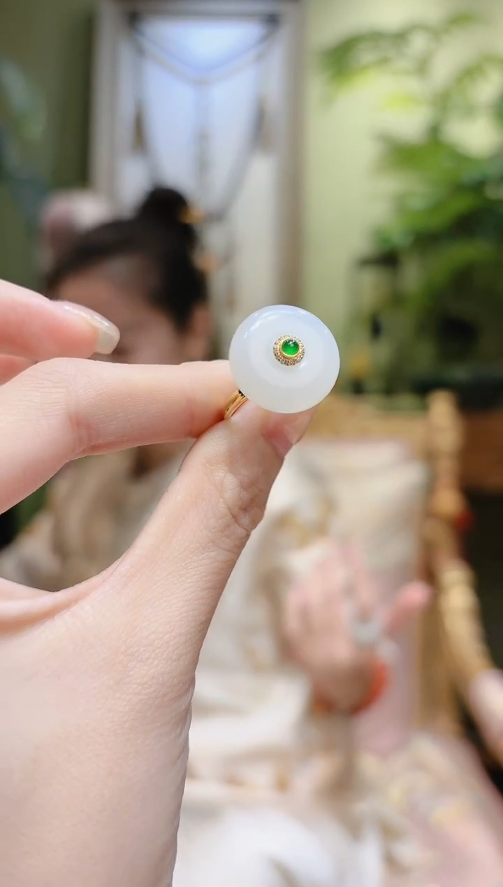 【闪购商品】和田玉戒指18K金镶嵌平安扣和田玉戒指